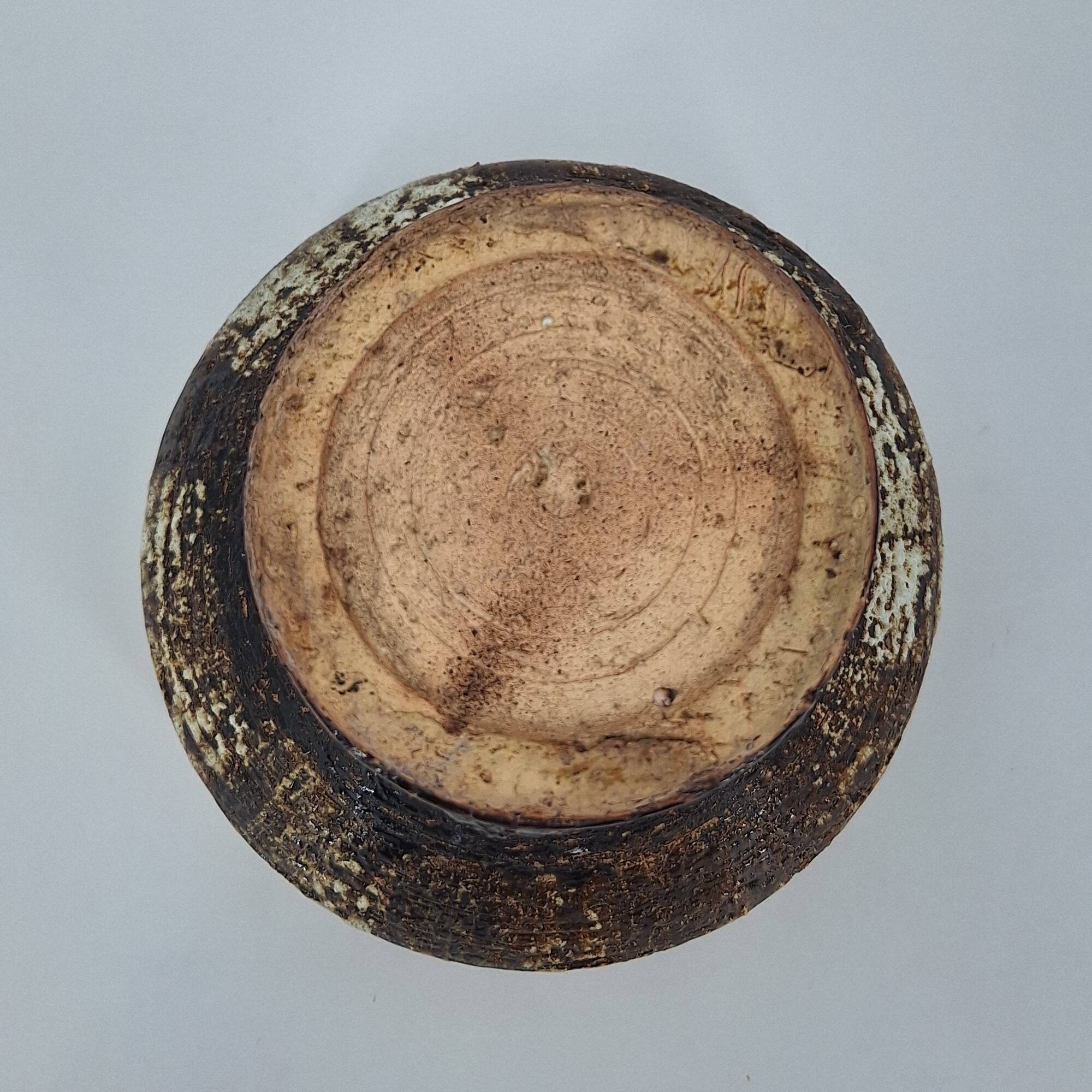 Modernist brutalist standing vase chamotte stoneware shaded brown, ocher, ivory Scandinavian design 1970