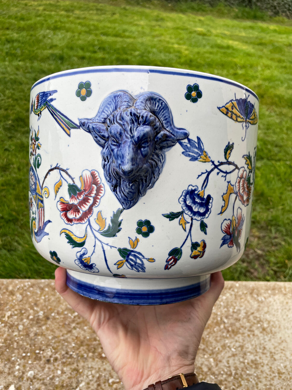 Earthenware cover pot of Gien XIXth