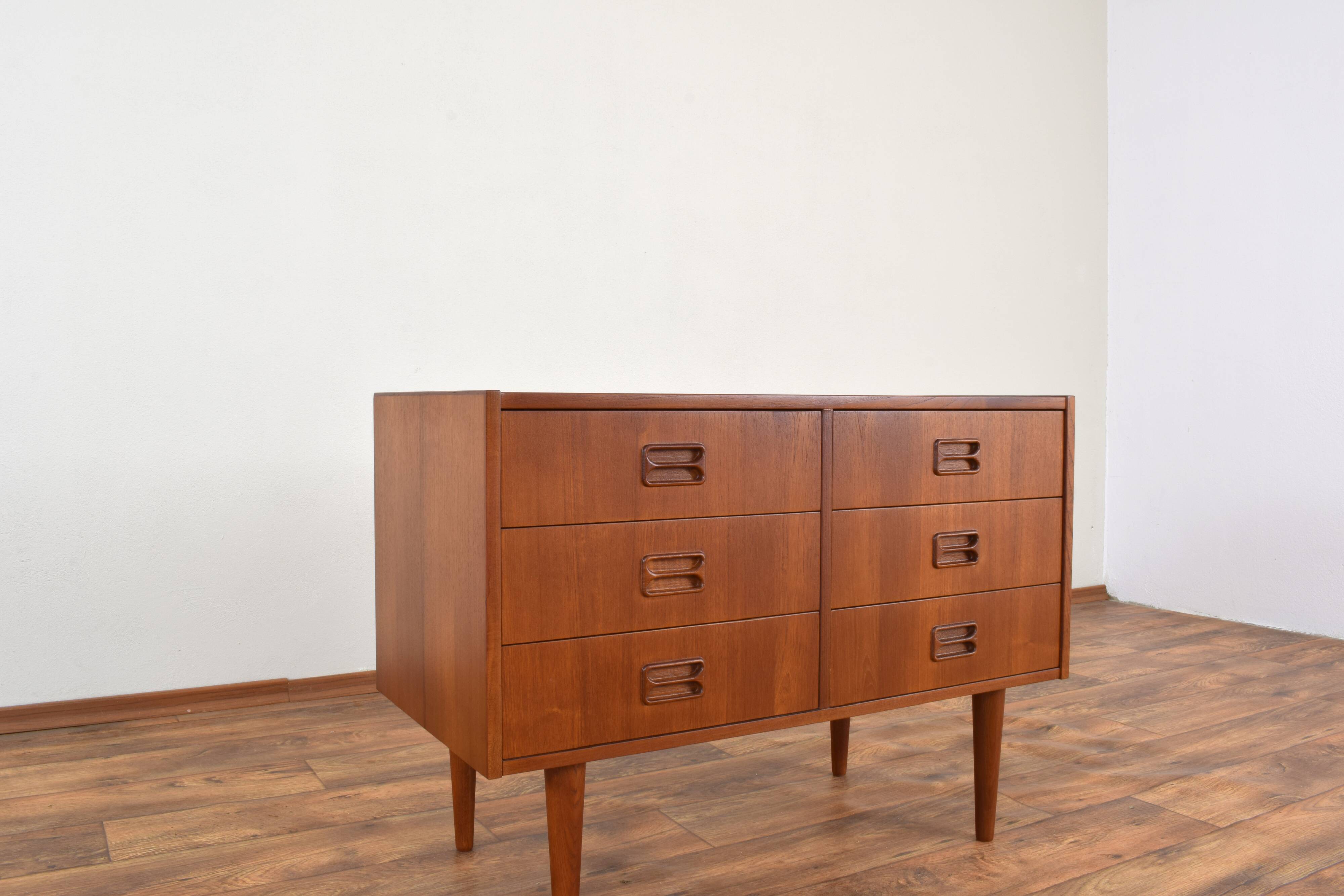 Commode à tiroirs danoise du milieu du siècle en teck, années 1960.