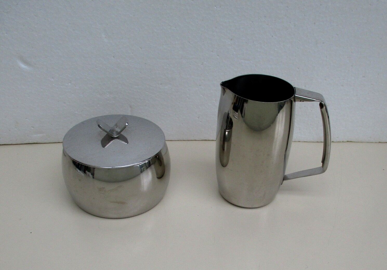 Sweetener and milk jug Guy Degrenne