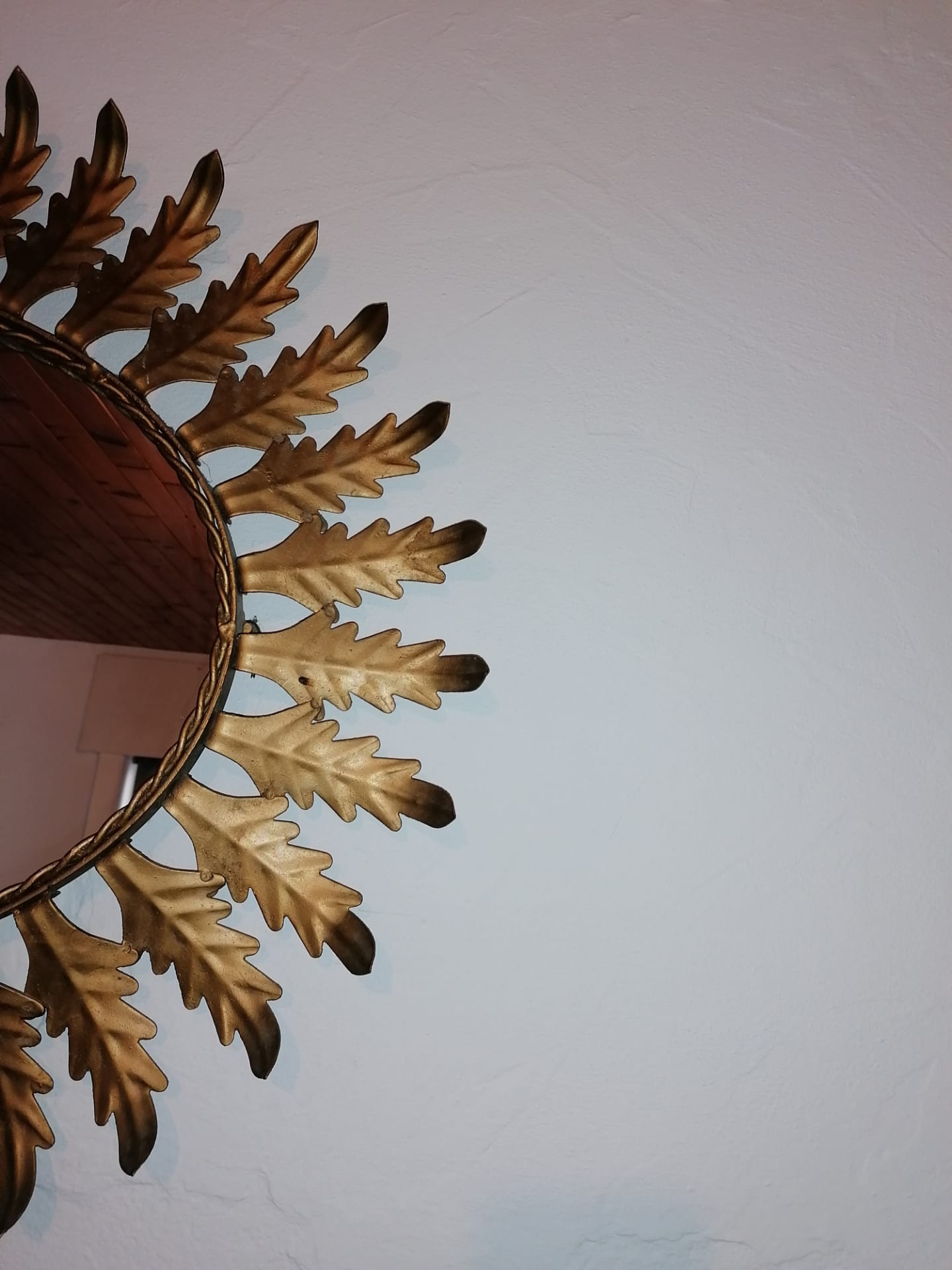 Oval sunburst mirror with leaves of acanthus 1960s