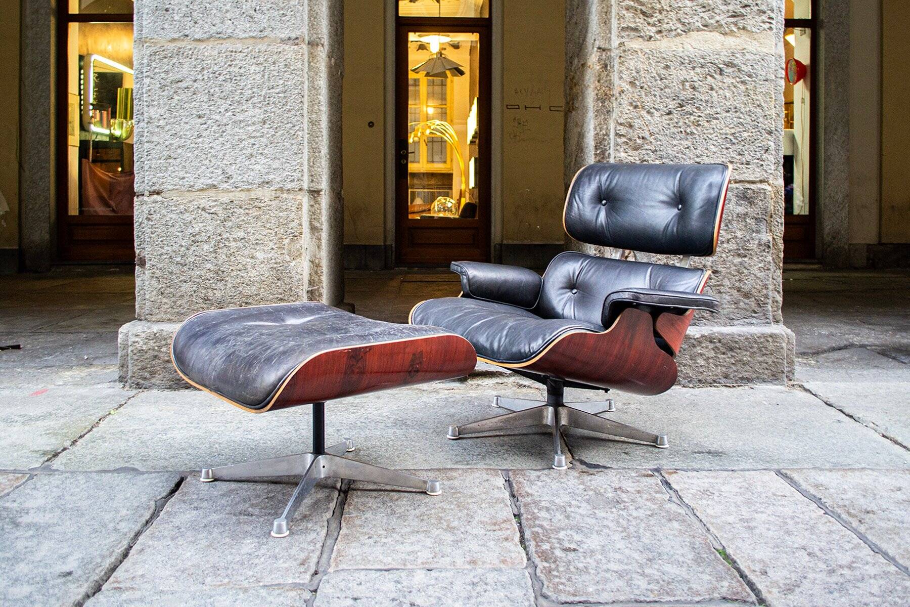Poltrona con poggiapiedi di Charles & Ray Eames per Herman Miller, anni '70