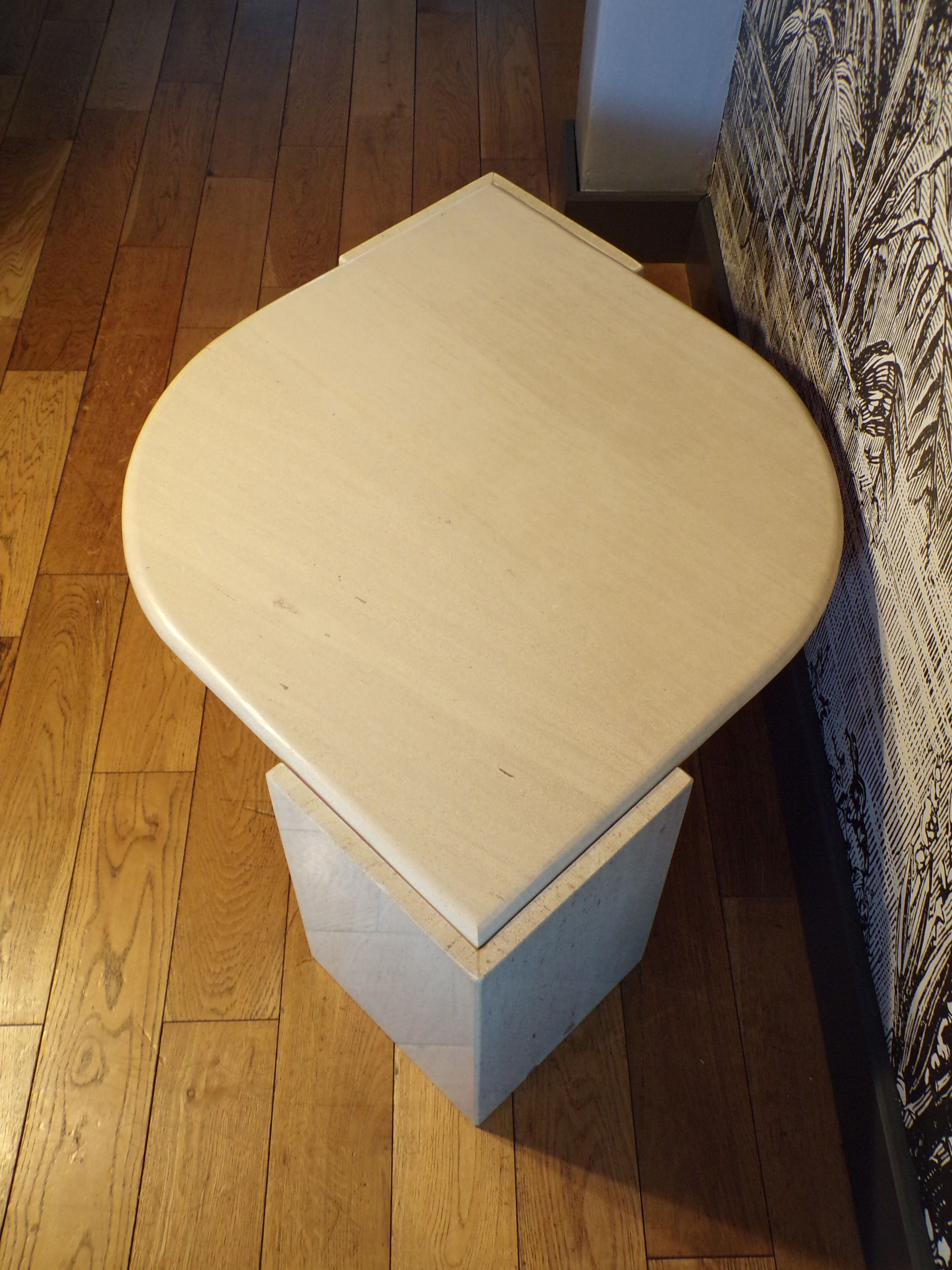 Low table eye in travertine