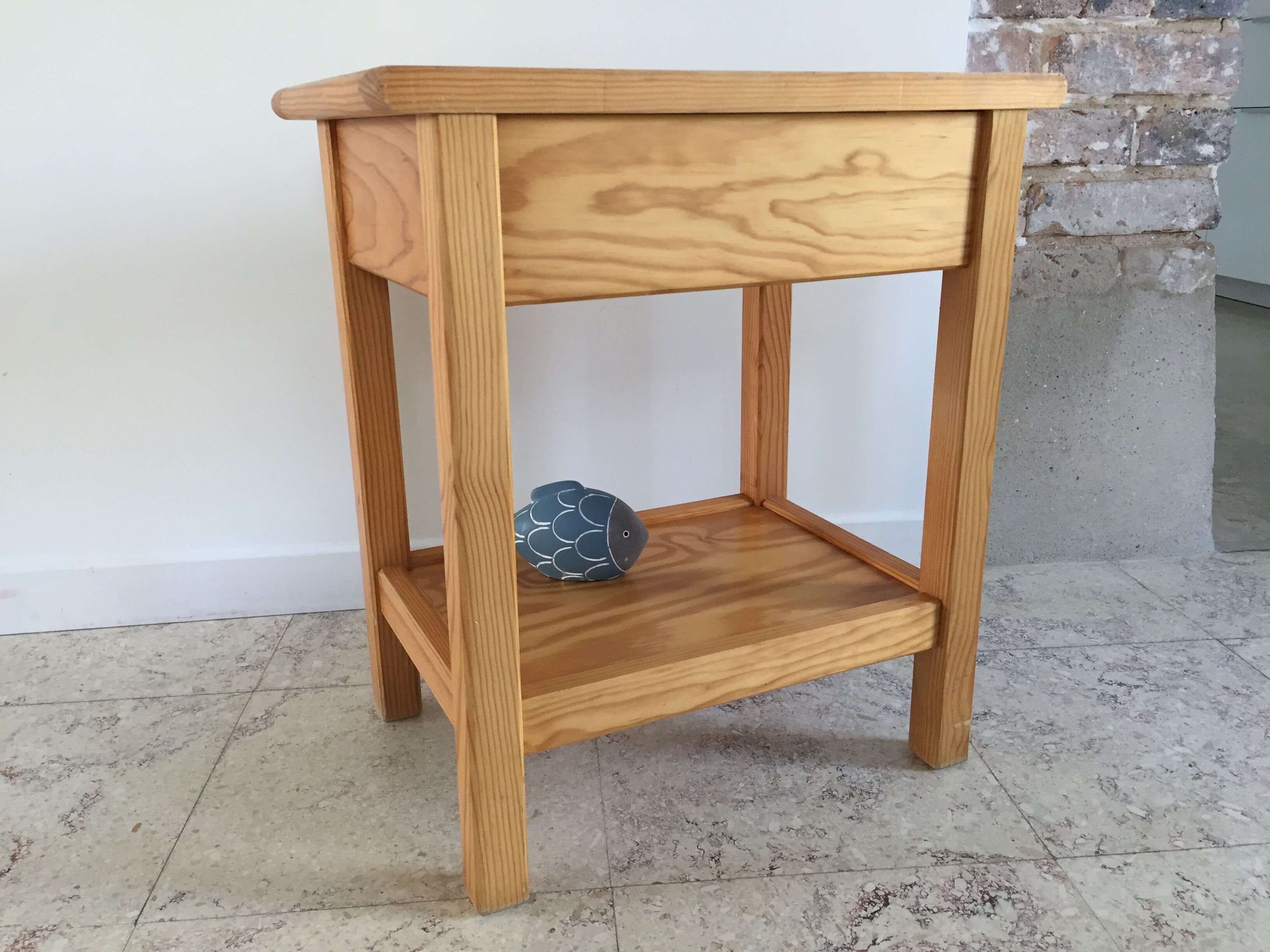 Table de chevet vintage en pin massif