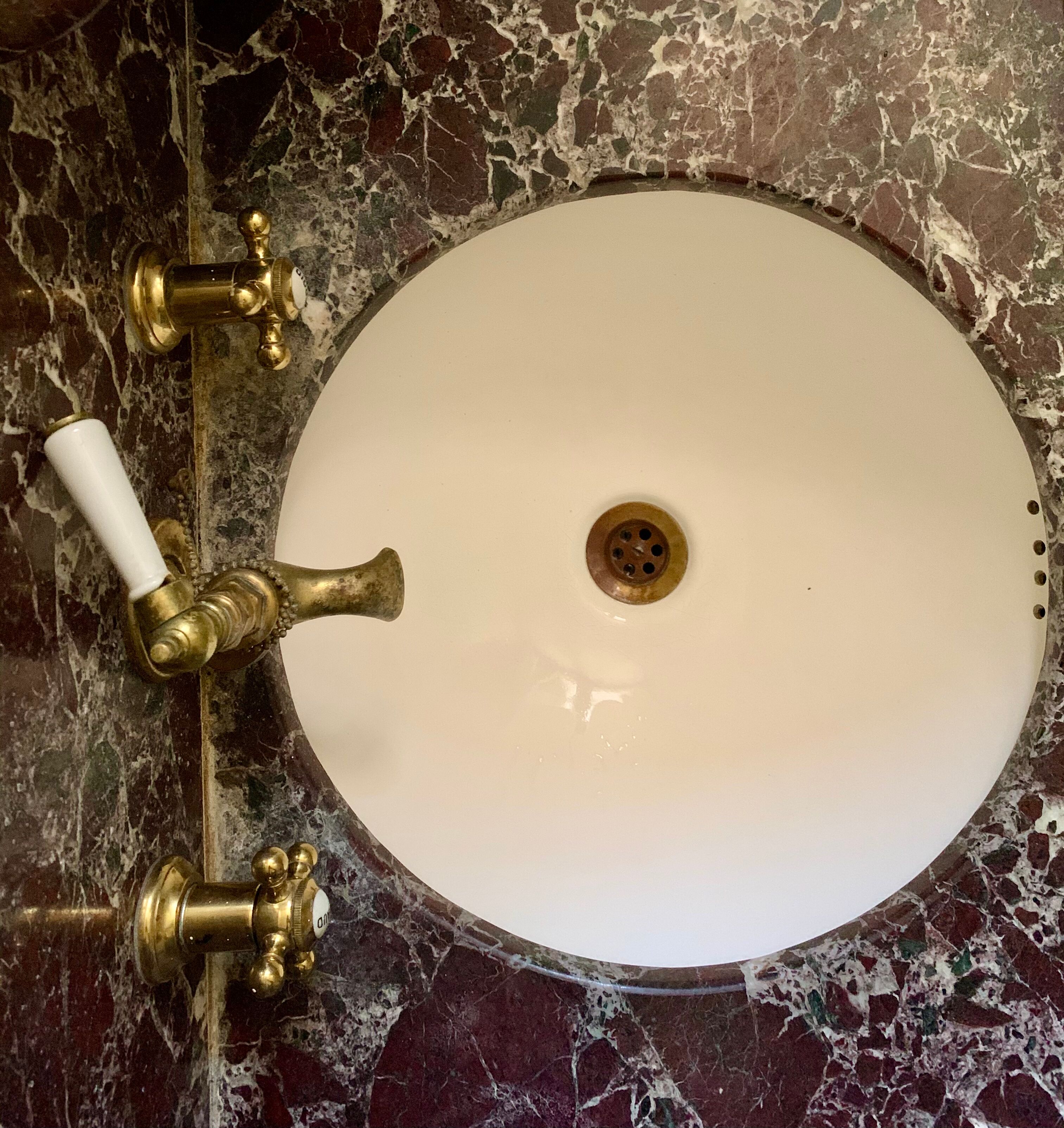 Bathroom furniture, marble top, simple vasque and vintage faucet