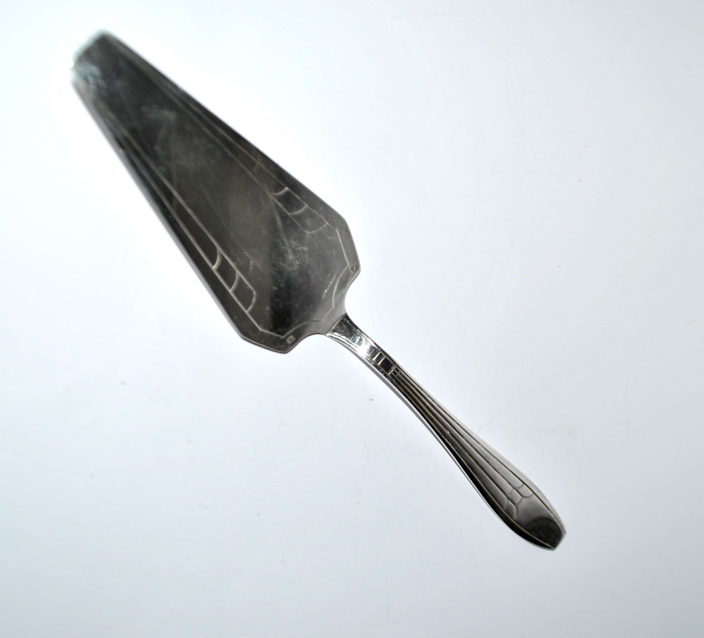 Modernist pie server Silverware Art Deco hallmark silversmith SA Lys