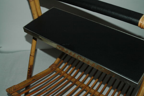 Porte revue en rotin