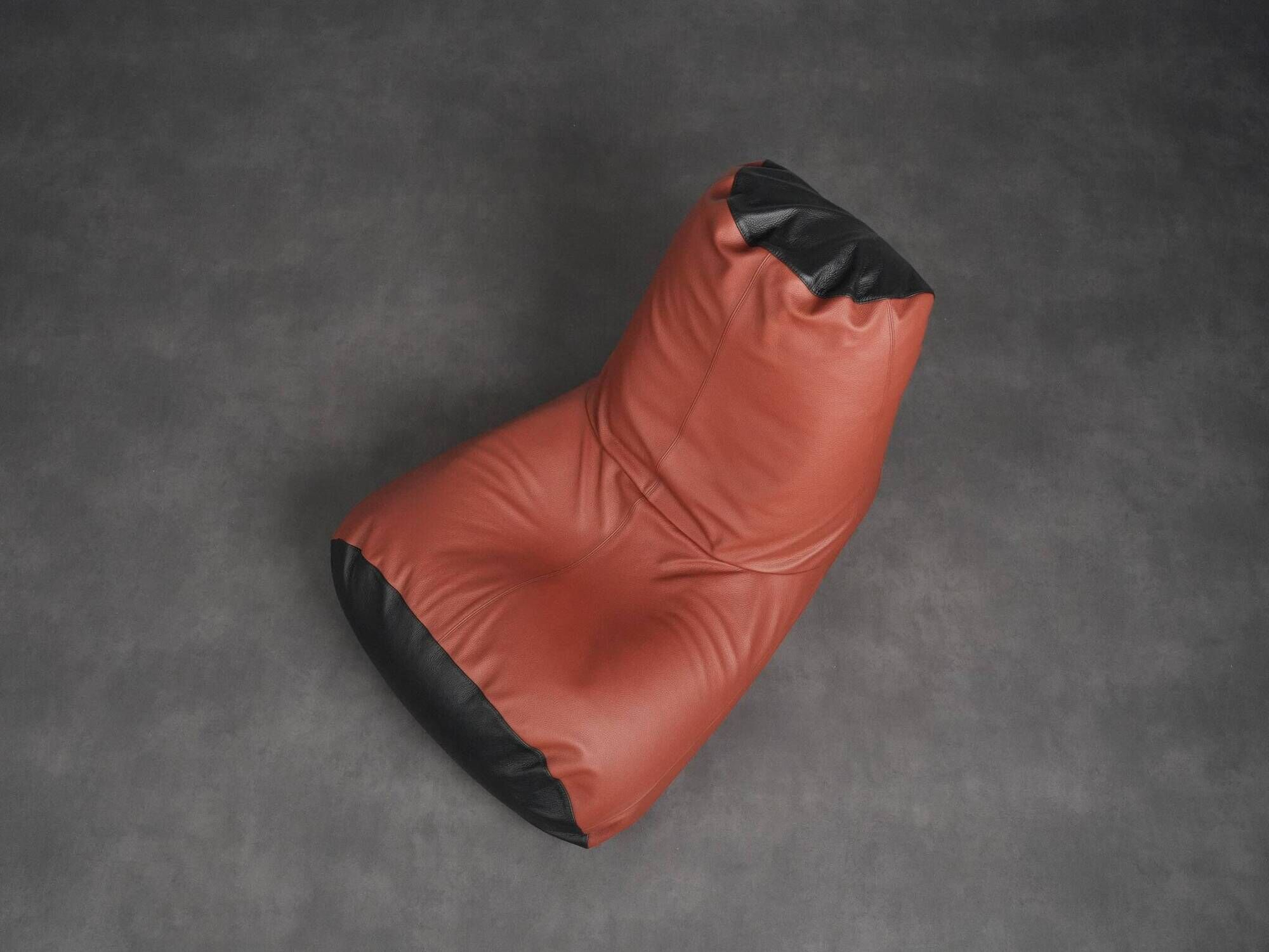 Pair of Boya leather lounge chairs by Roderick Vos for Pode, Netherlands, 2016