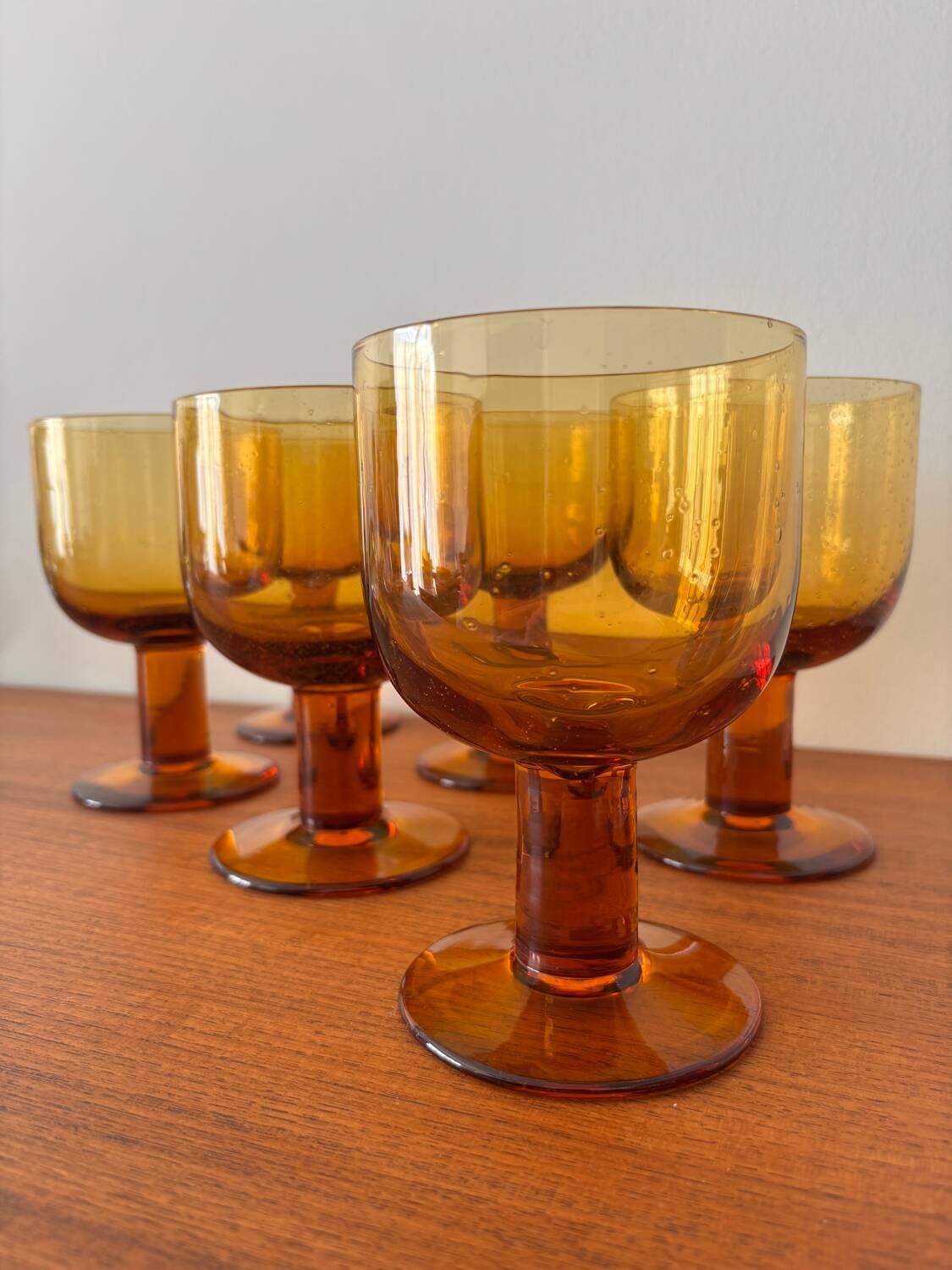 Set of 6 vintage stemmed glasses in smoked bubble glass – Amber glasses ann