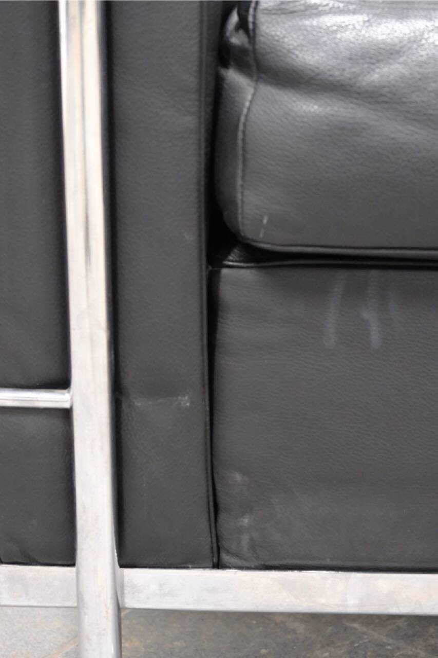 LC2 armchair in black leather – Design Le Corbusier, Pierre Jeanneret & Charlotte Perriand, 60s