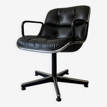 Fauteuil de bureau en cuir noir et accoudoir par Charles Pollock pour Knoll International