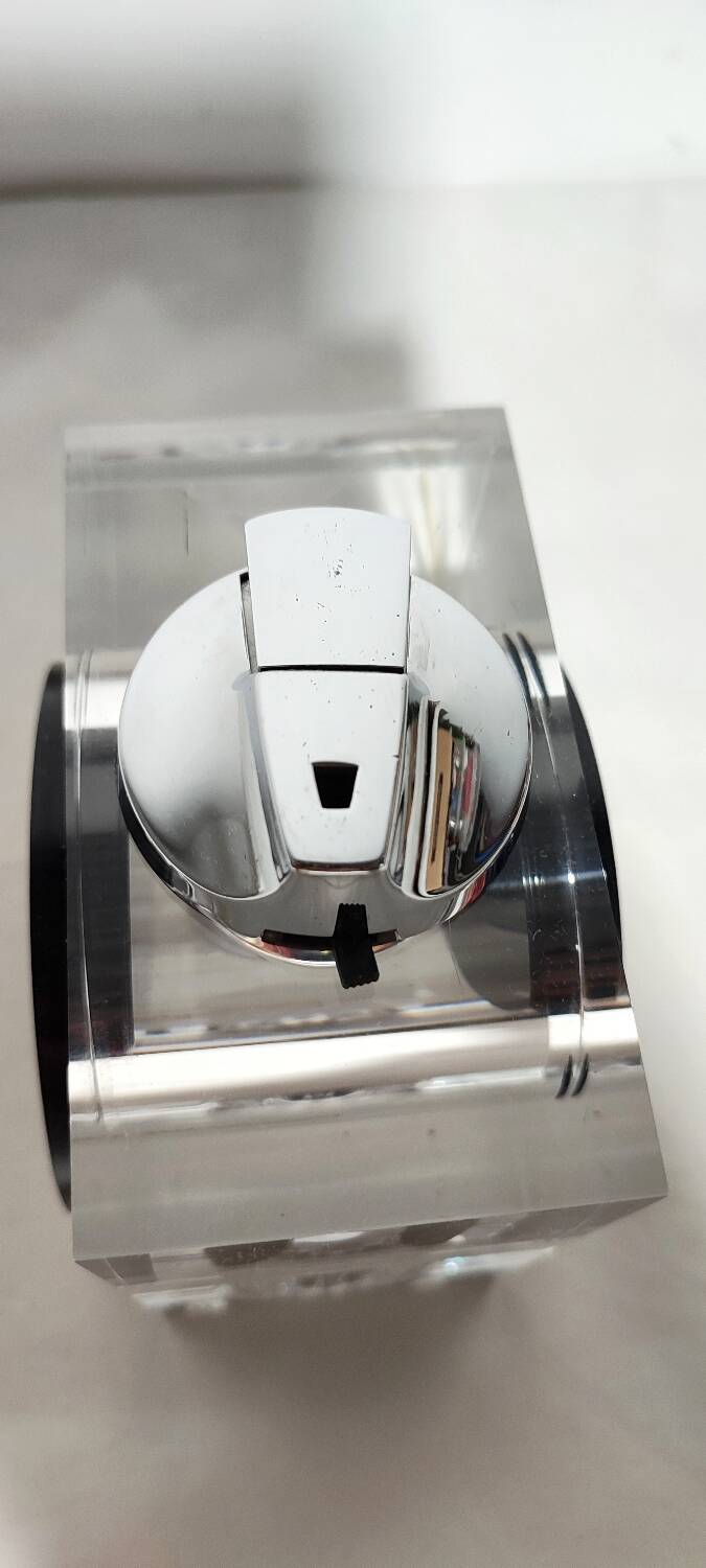 Encendedor de metacrilato de Felice Antonio Botta. Italia, 1970s.