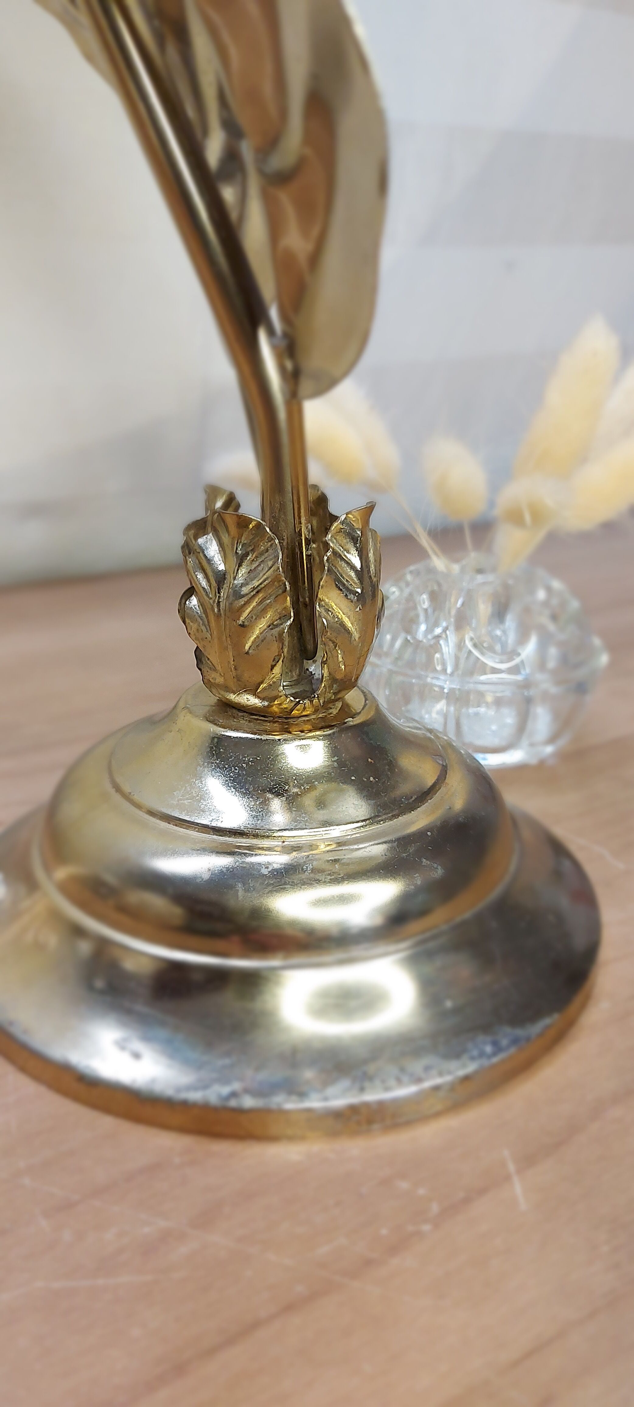 Gold metal flower lamp