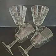 4 engraved wine glasses from the 1960s