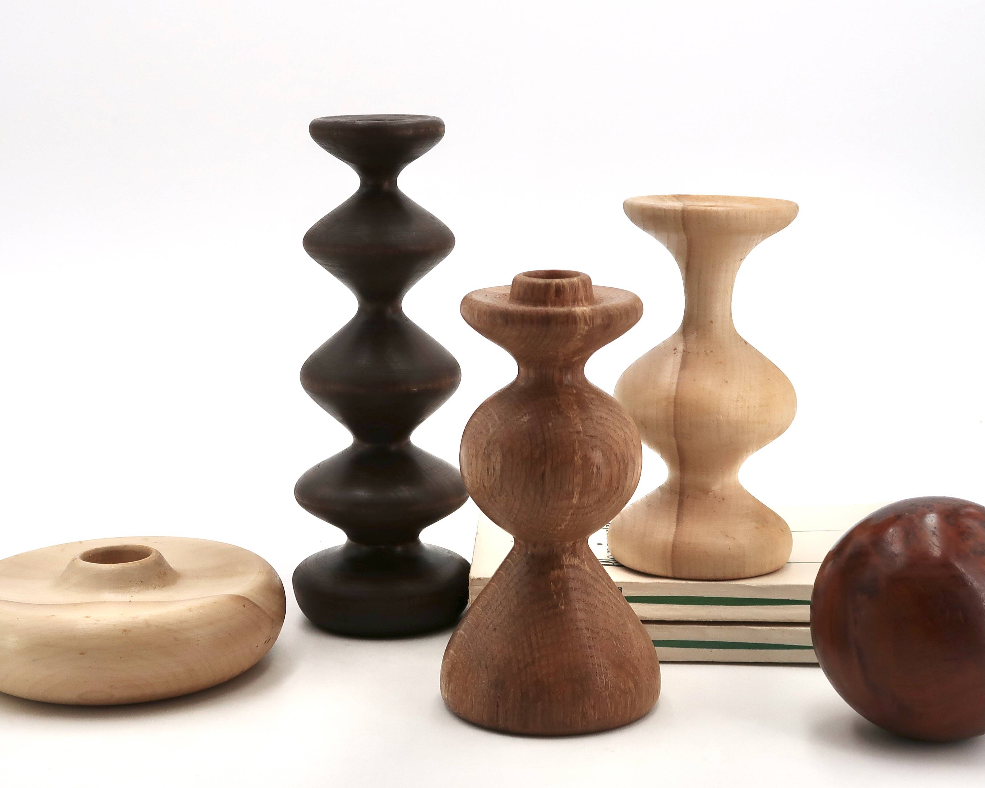 Set of four turned wooden column-style candlesticks, 1970s