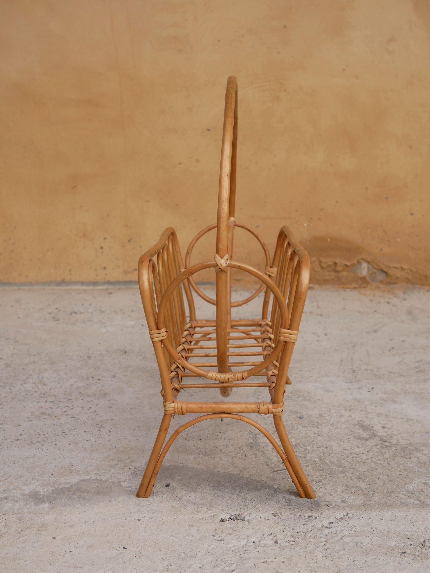 Porte-revues vintage en rotin