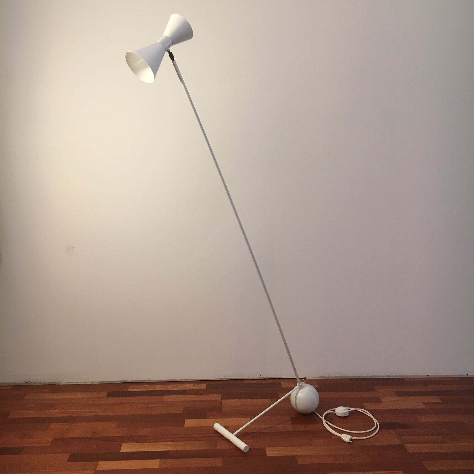 Diabolo floor lamp