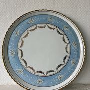 Plat à gâteau bleu pastel en porcelaine d'art