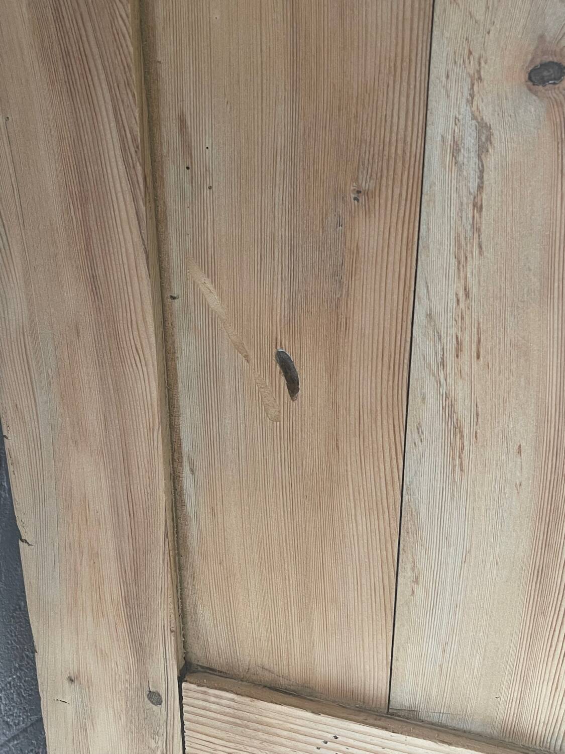 Raw wood bonnetière