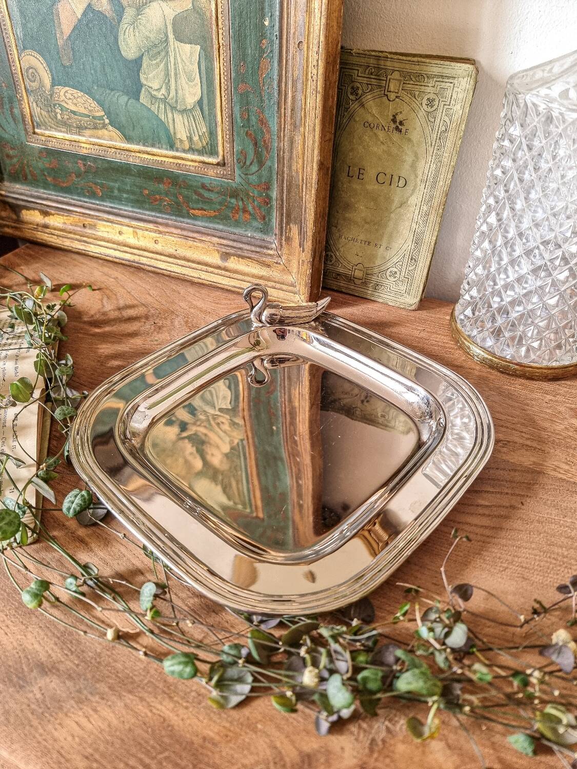 Empty pocket in silver metal, 1960, swan