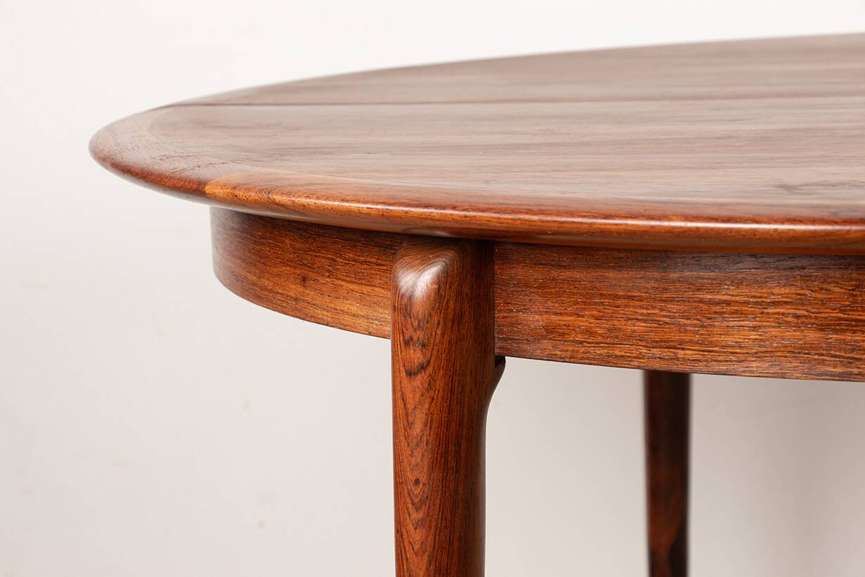 Danish extendable dining table in rosewood by Kai Lyngfeldt Larsen.