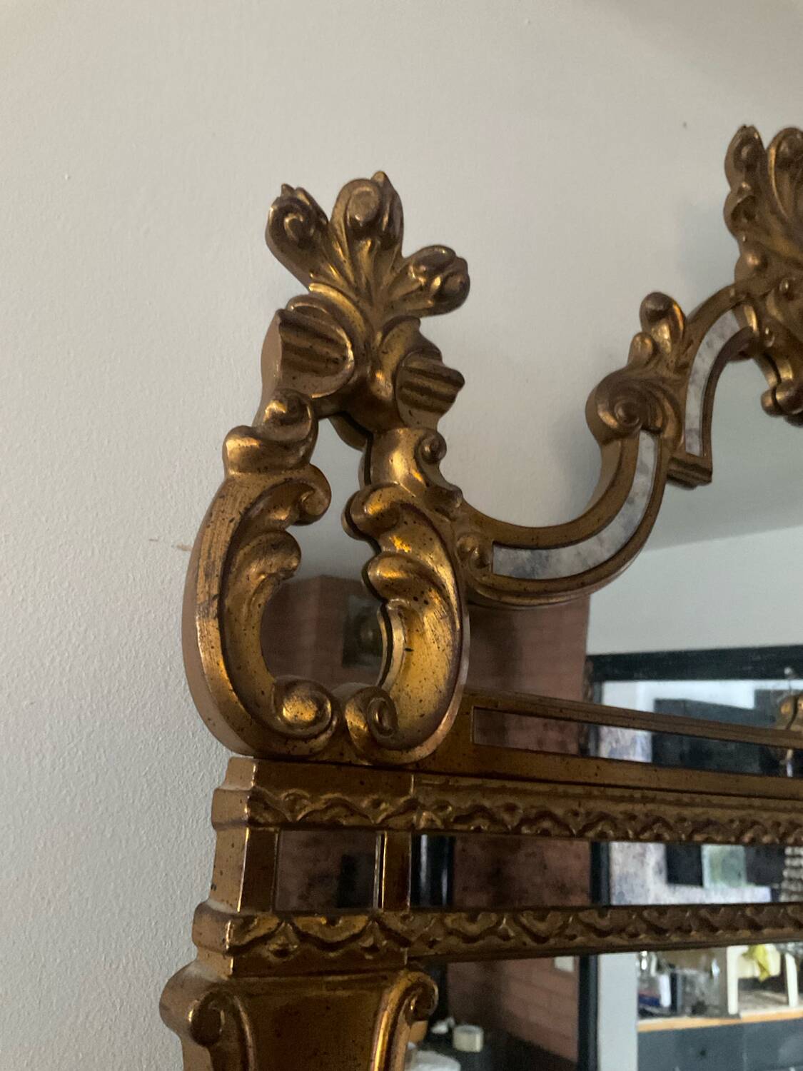 Antique mirror with gilded pediment from Maison Deknudt