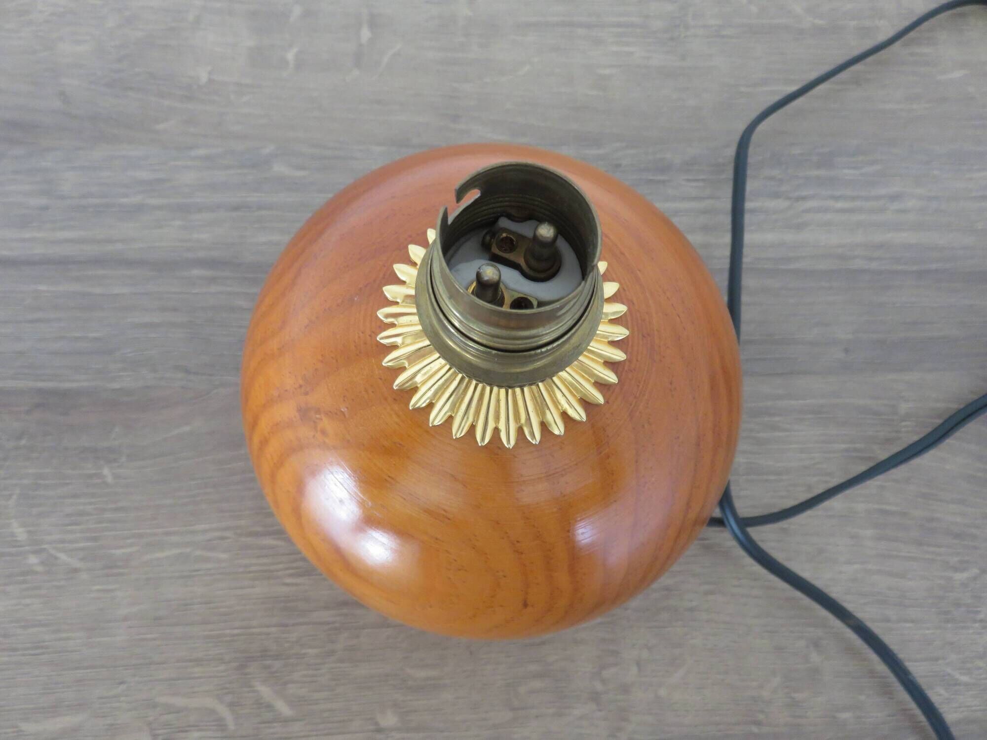 Lampe en bois blond et laiton doré, années 50-60