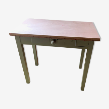 Mado-style desk table