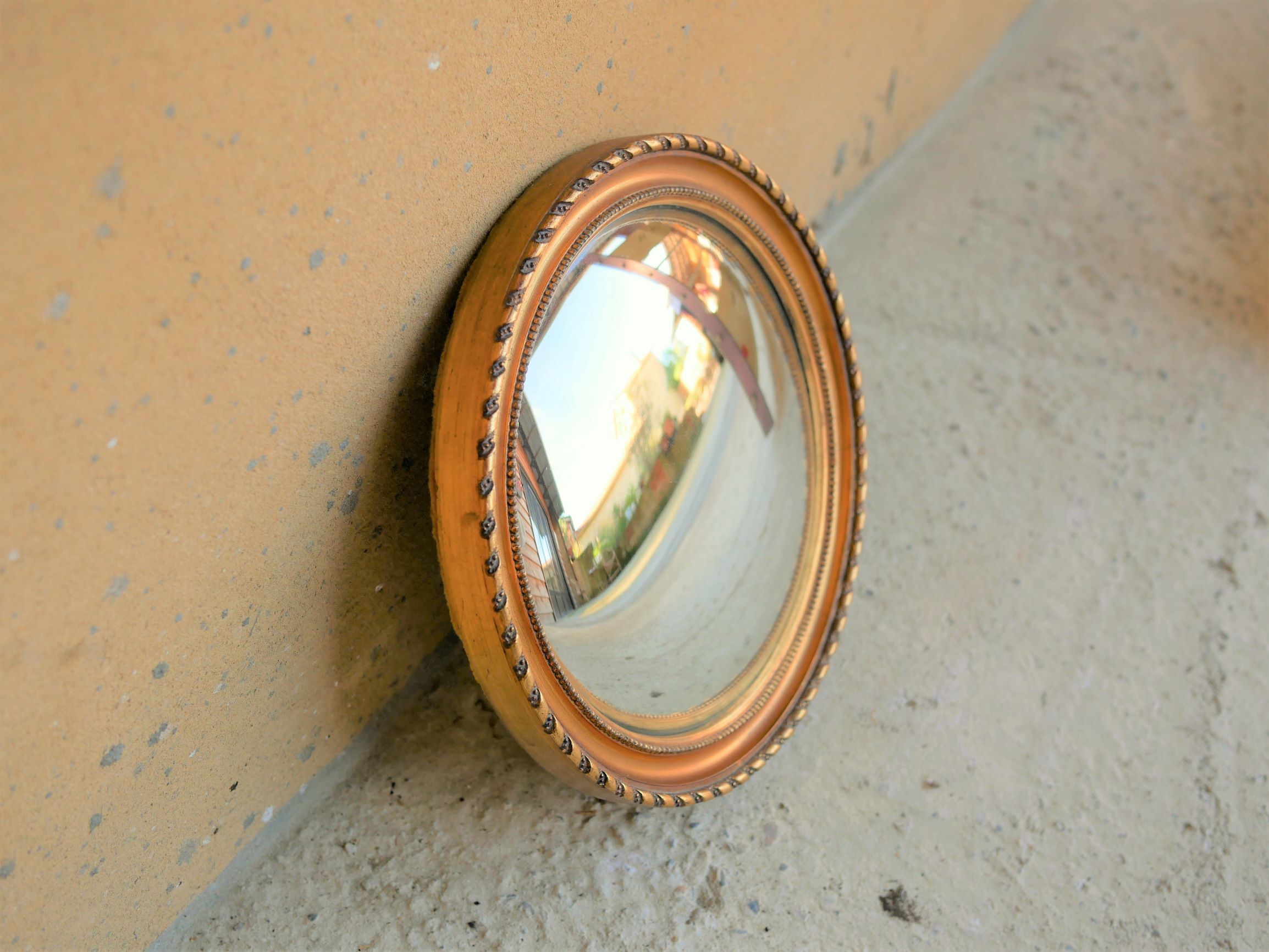 Witch mirror in gilded wood 24x24cm