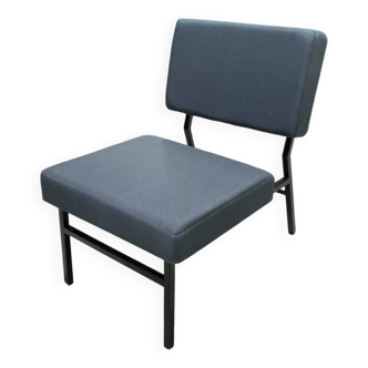 Fauteuil des années 70 restauré avec tissu de LVMH