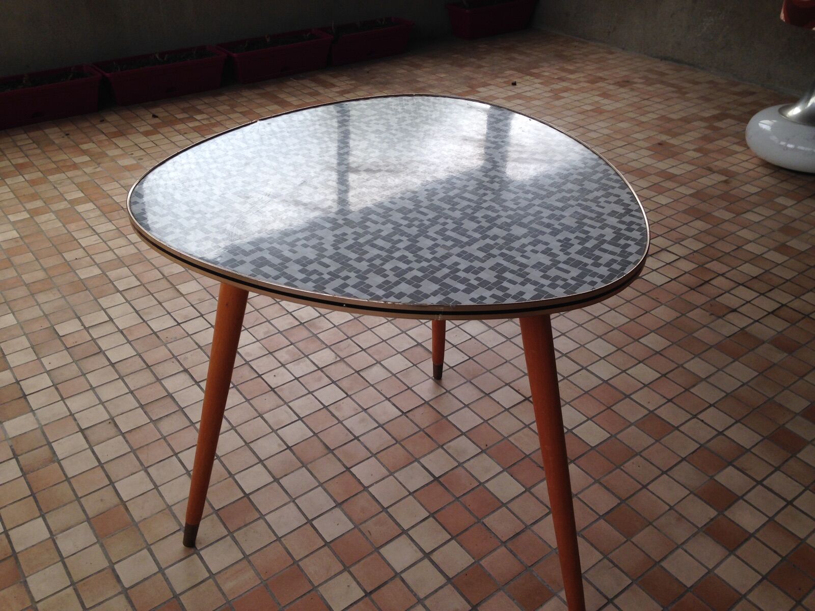 60s-60s tripod table pattern gray mosaic tray