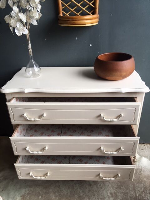 Commode blanche