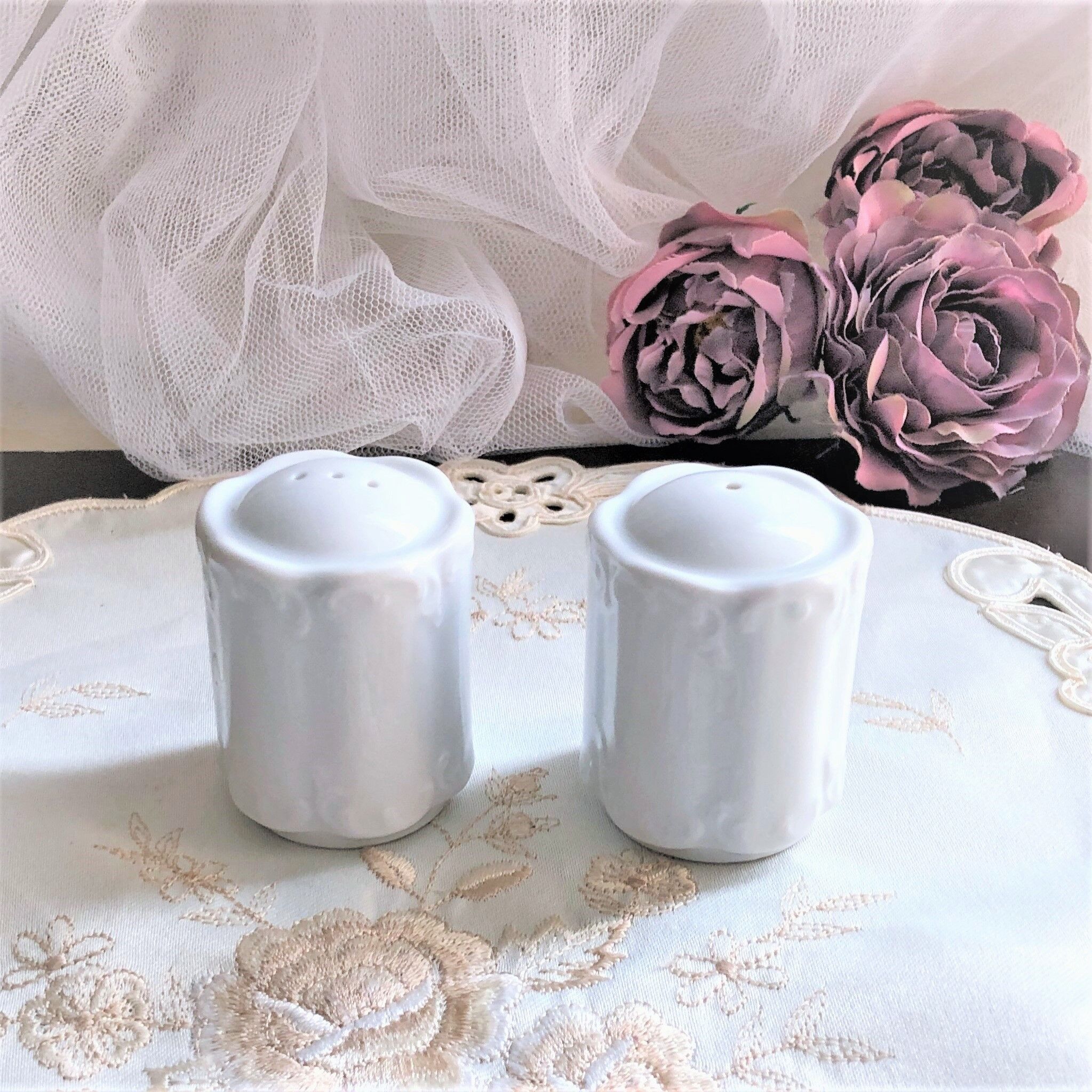 Salière poivrier porcelaine blanche