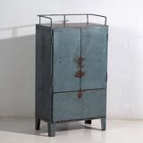 Armoire de style industriel à patine bleue (c.1950)