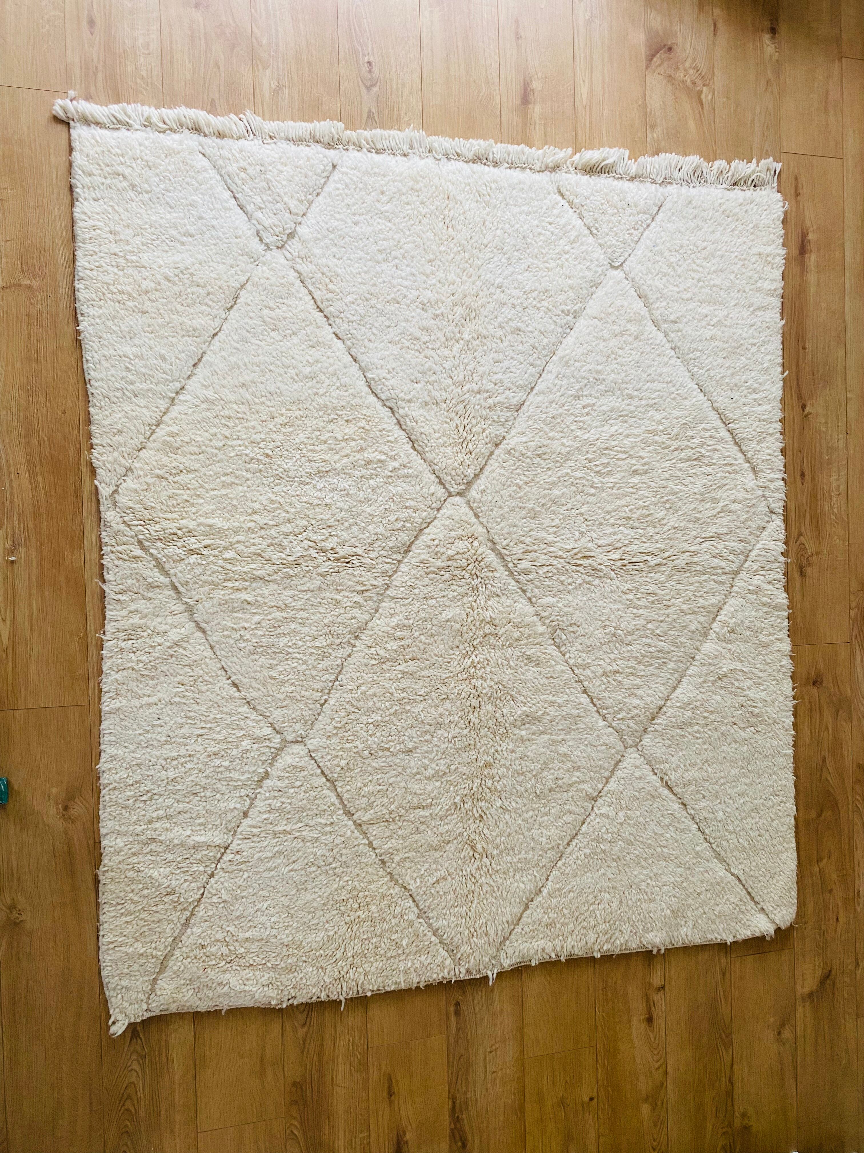 Berber carpet Beni Ouarain plain cream patterns in relief 196x172