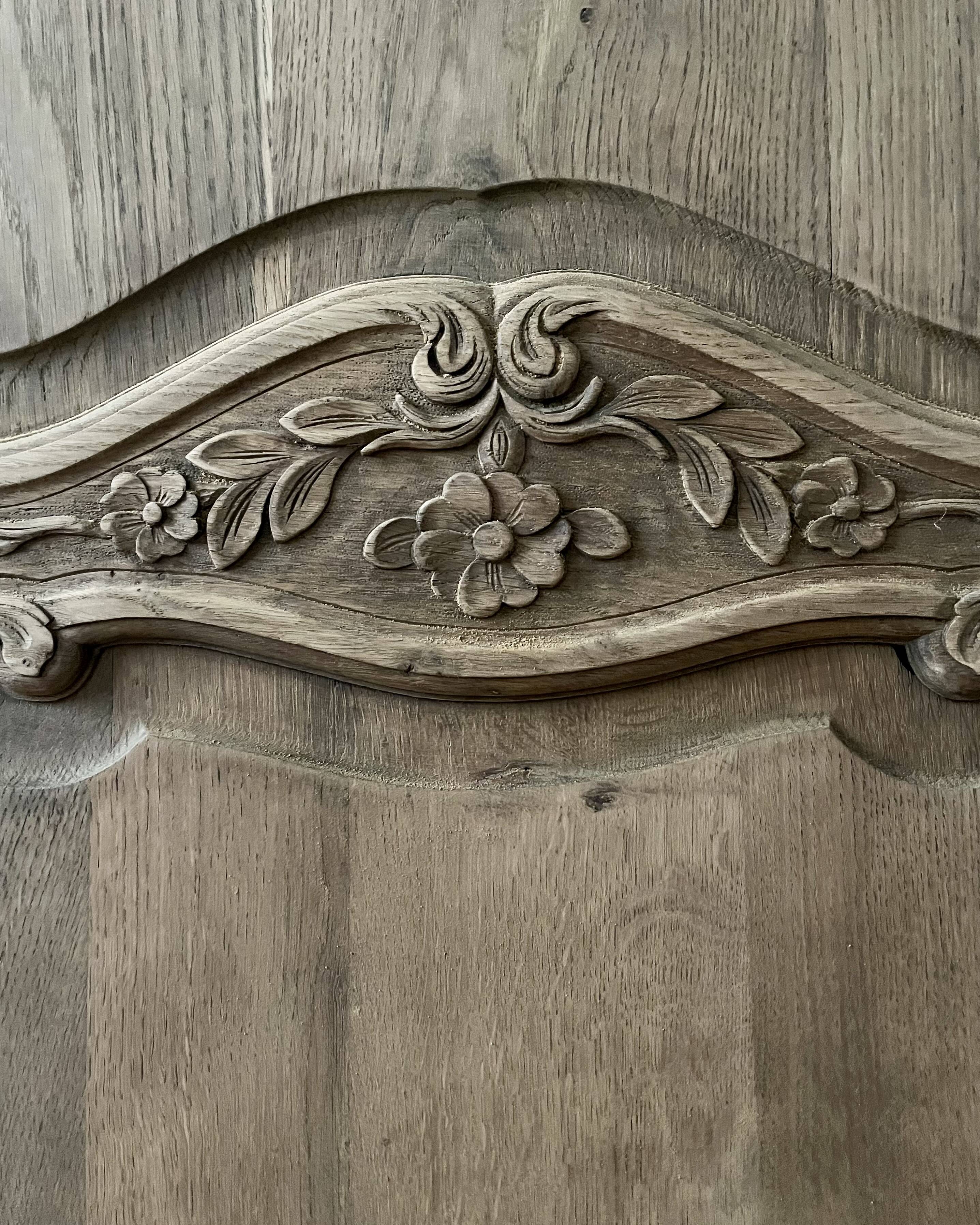 Armoire bonnetière en chêne (rénovée)
