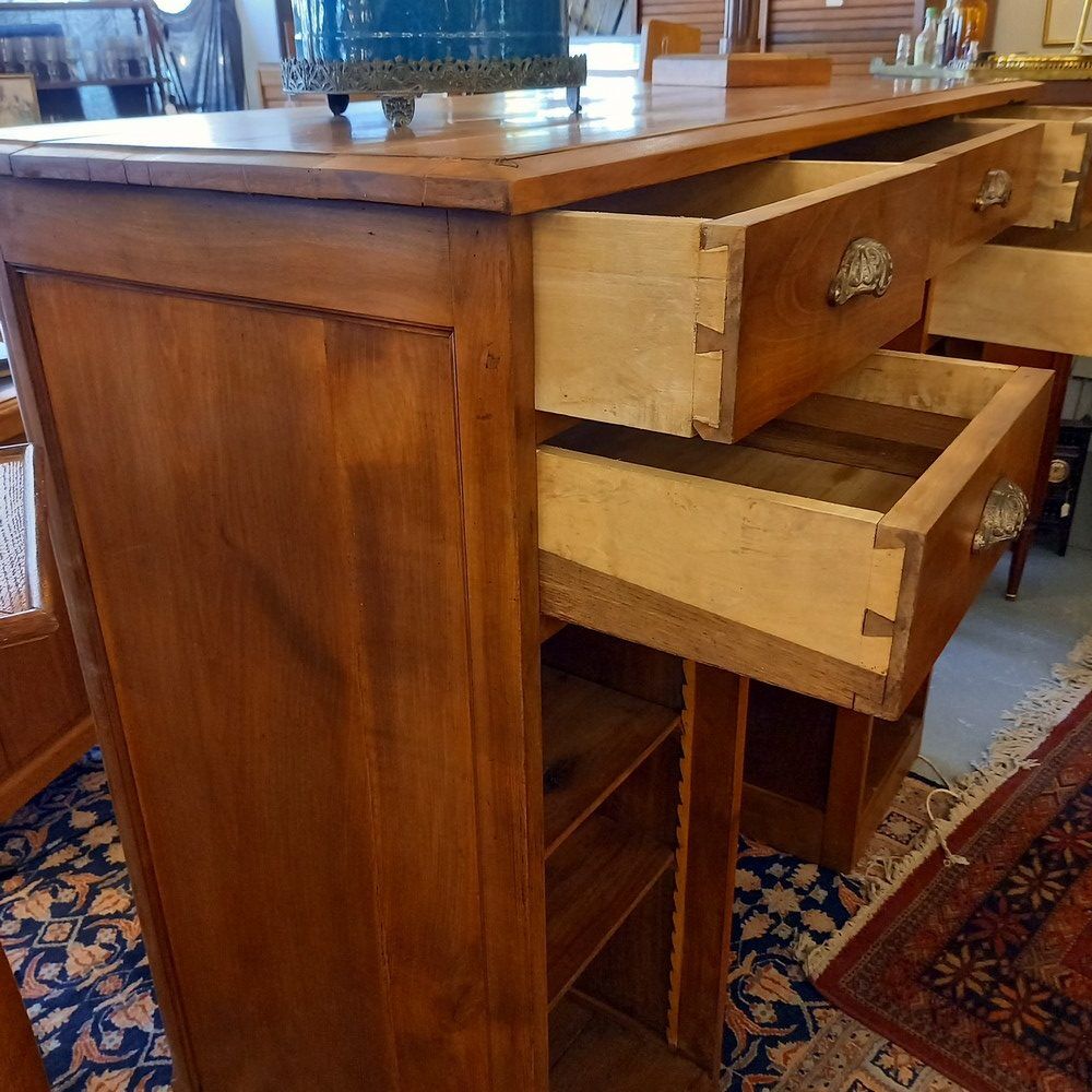 Cashier Cabinet, Counter