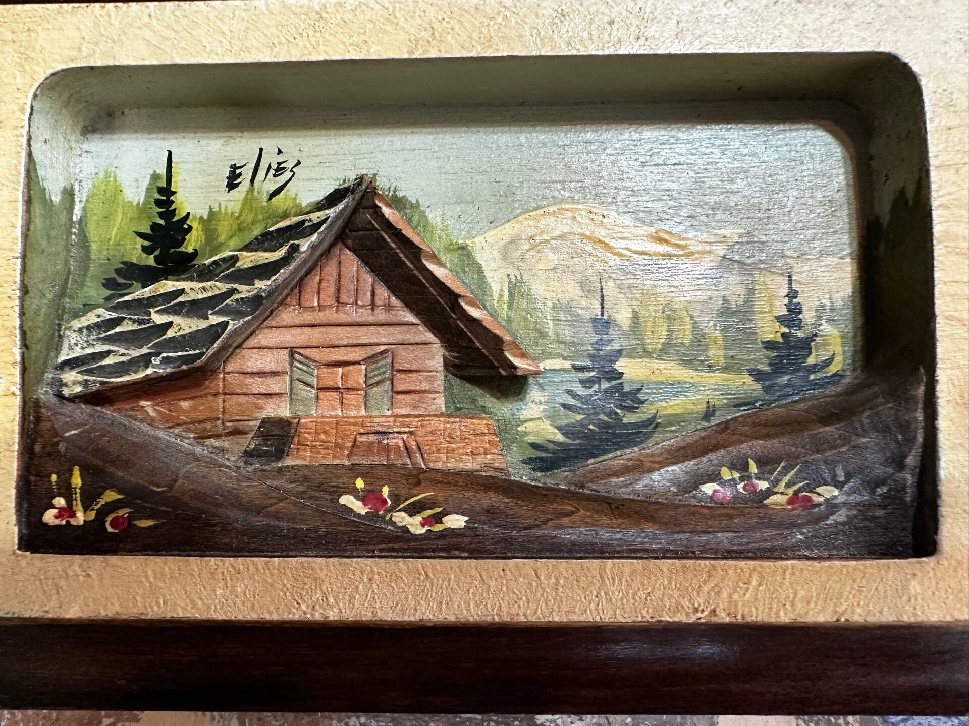Tableau alpin vintage en bois sculpté et peint