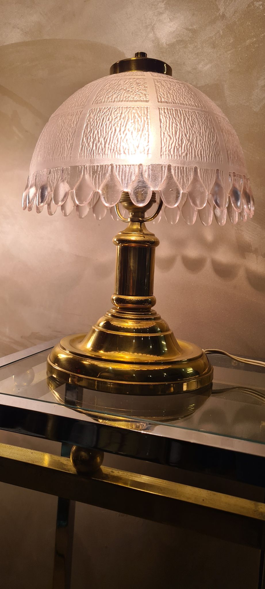 Delux lamp 1970 A 80 gold chrome ,,,,,and molded glass 31x22 very good condition