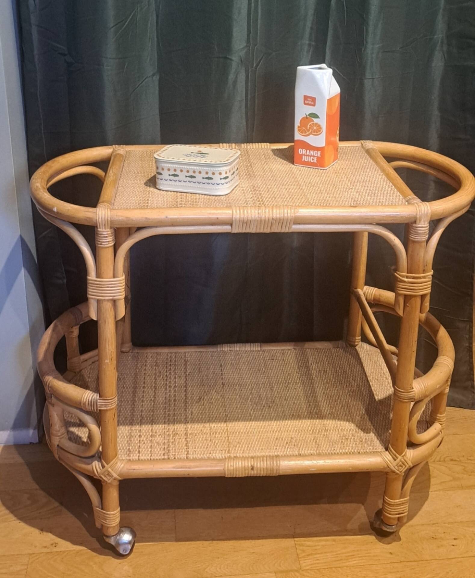 Rolling serving table rattan