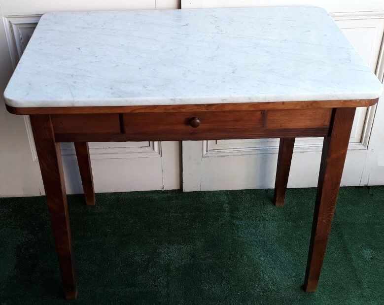 Table 90x58cm on old kitchen marble