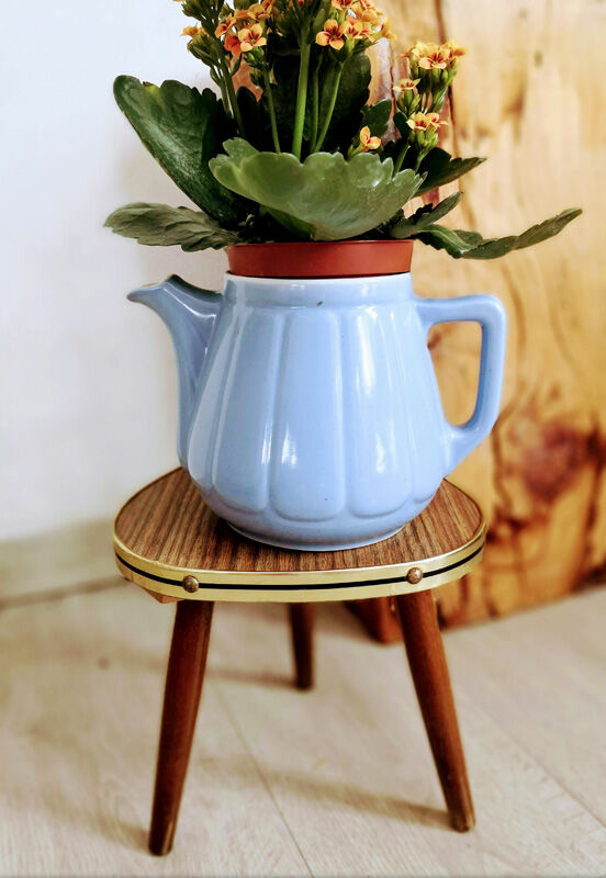 Small table tripod vintage