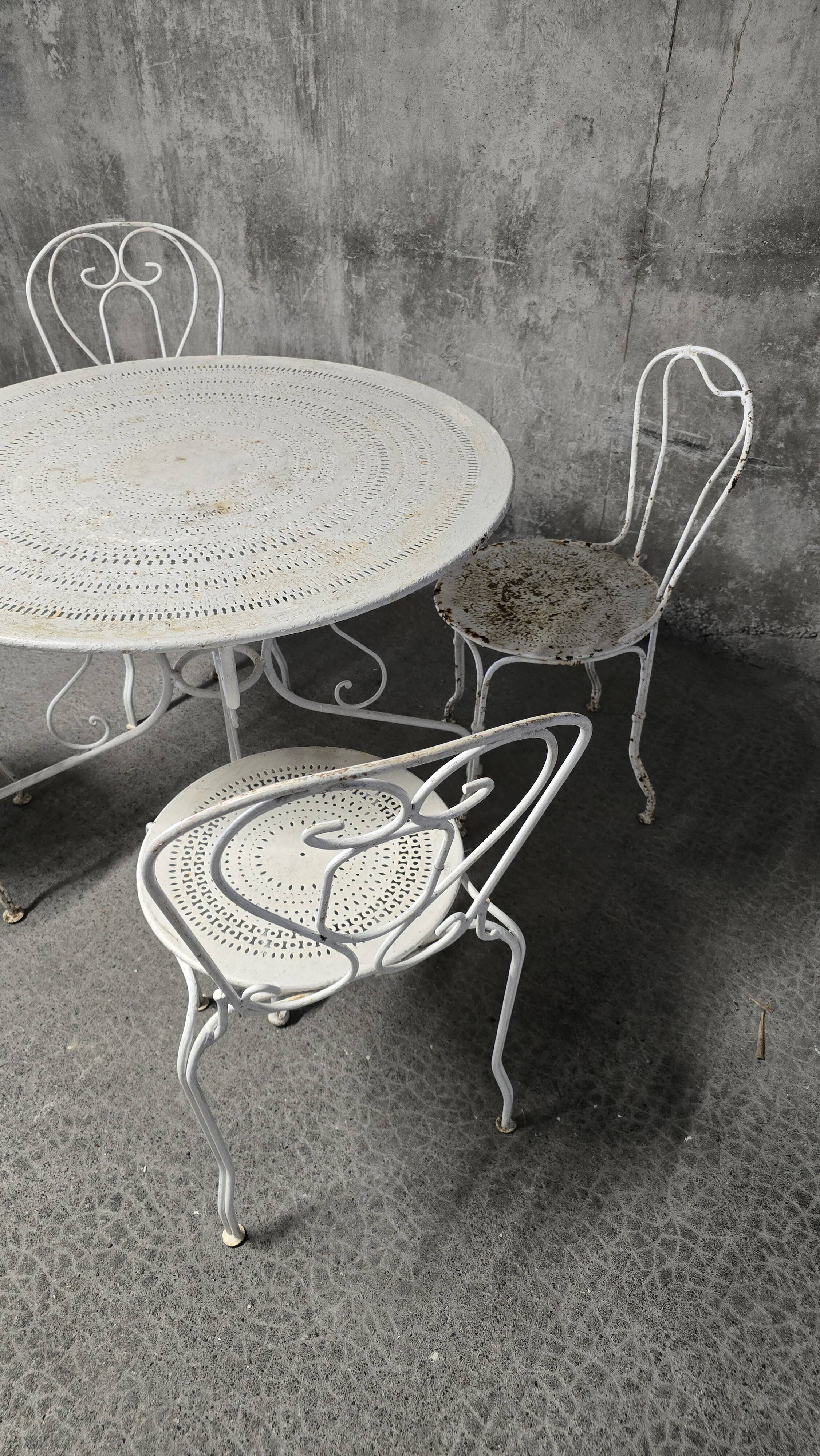 Garden set in wrought iron, early 20th century