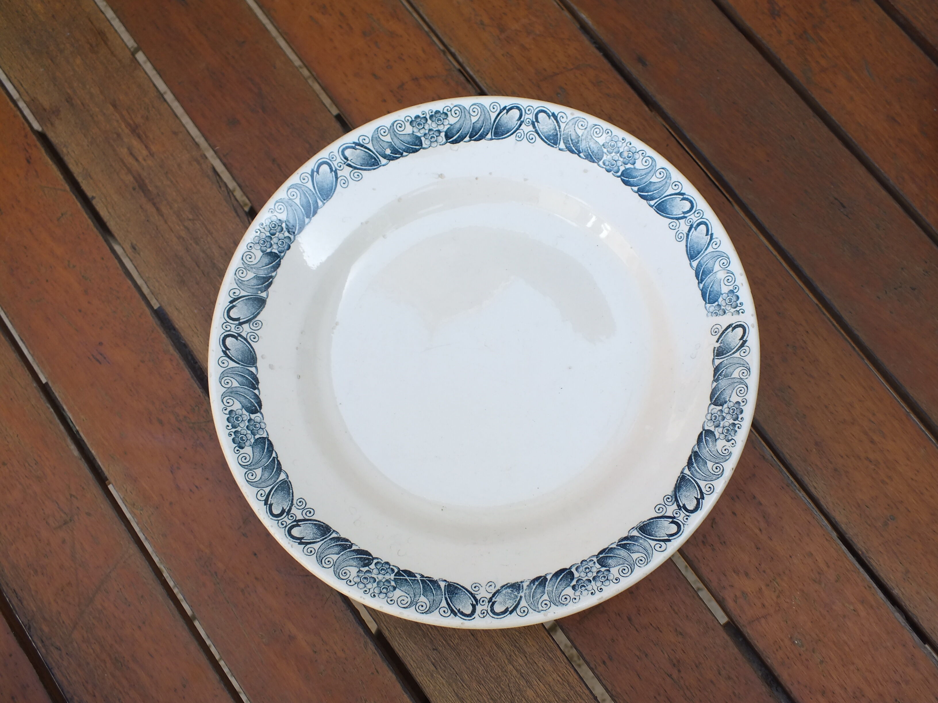 Old earthenware bass cut from Longchamp service Marcel