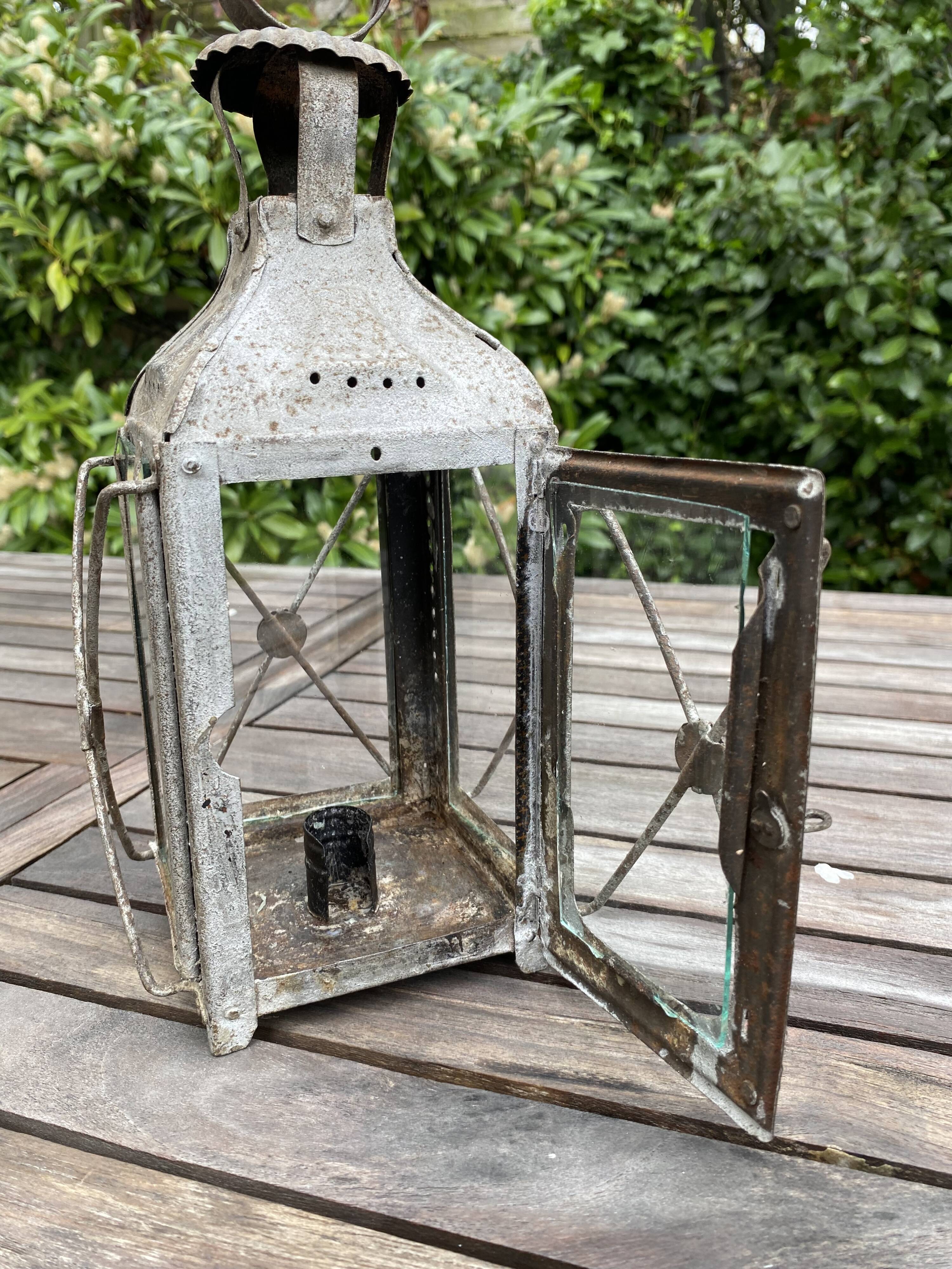 Lantern candle holder with glasses