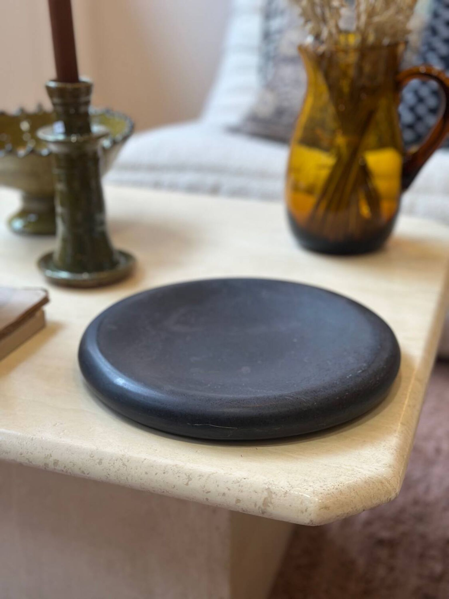 Plateau plat assiette donut en marbre noir poli  sculptural vintage vide po
