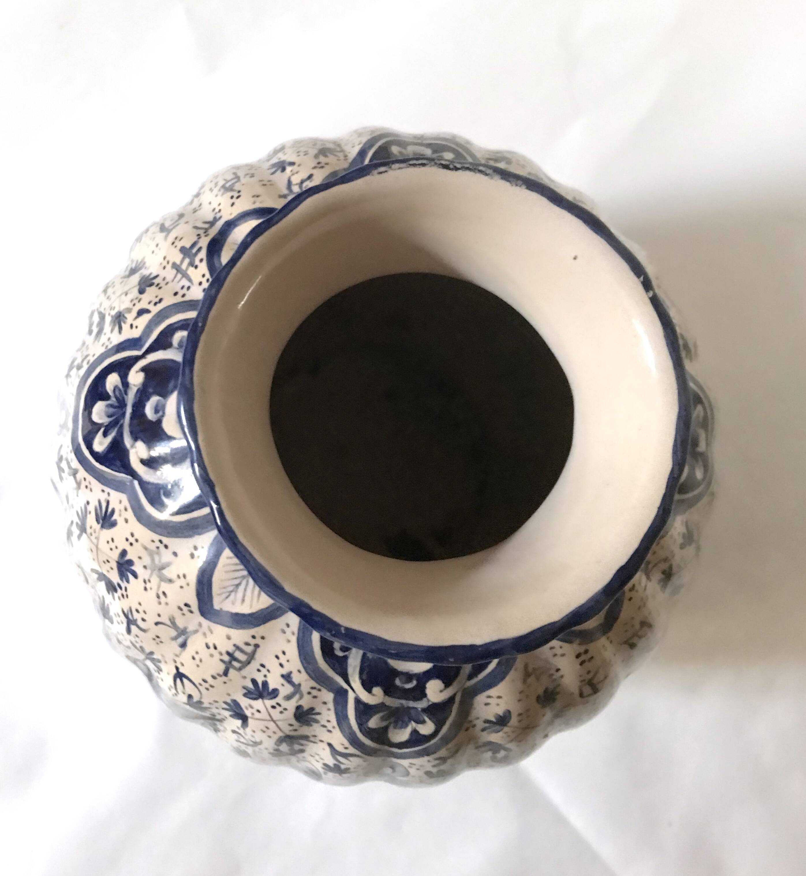 Calmcy vase. Rare Iznik model. Antique ceramic. 19th century.