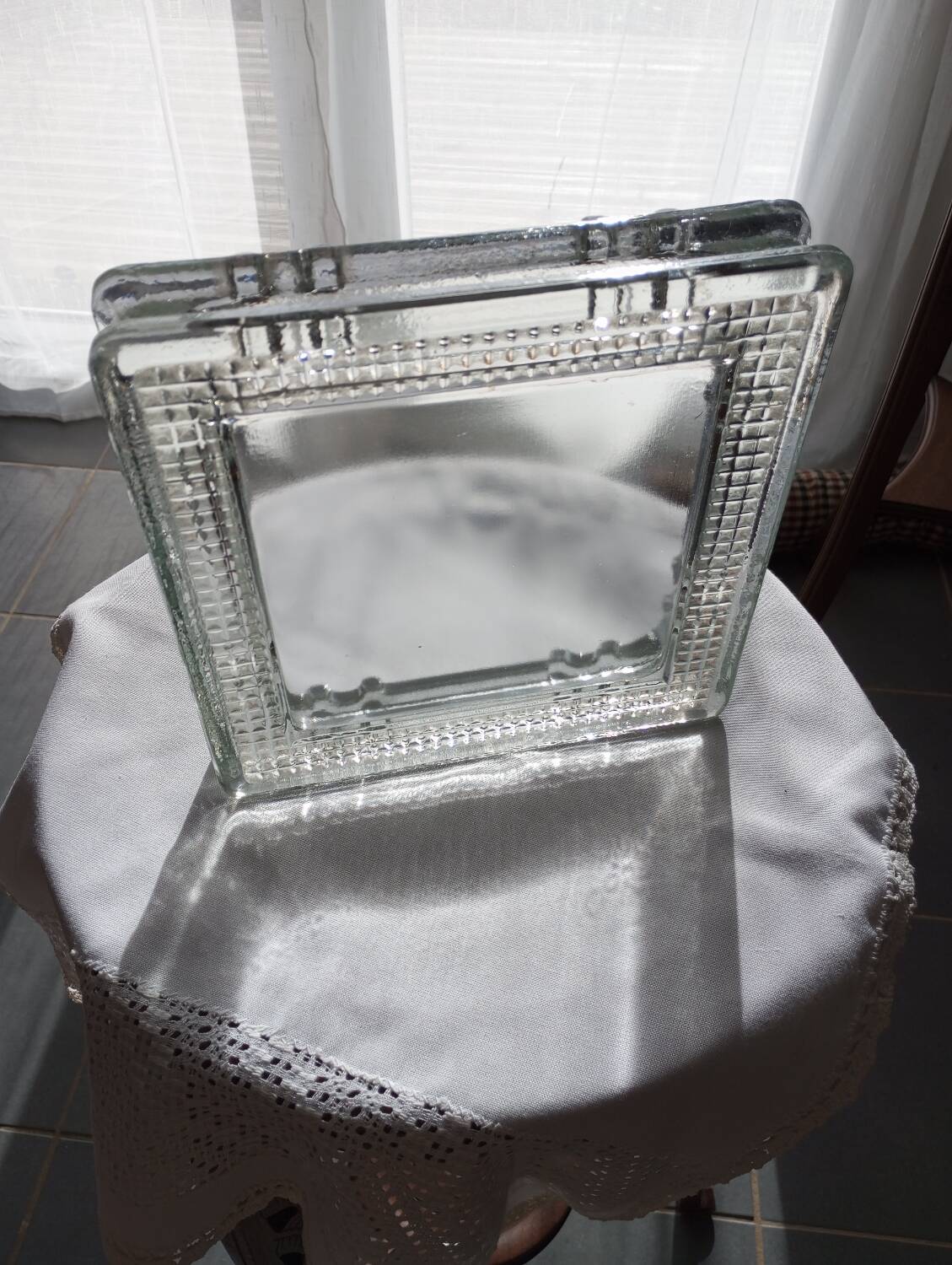 Square glass ashtray / empty pocket
