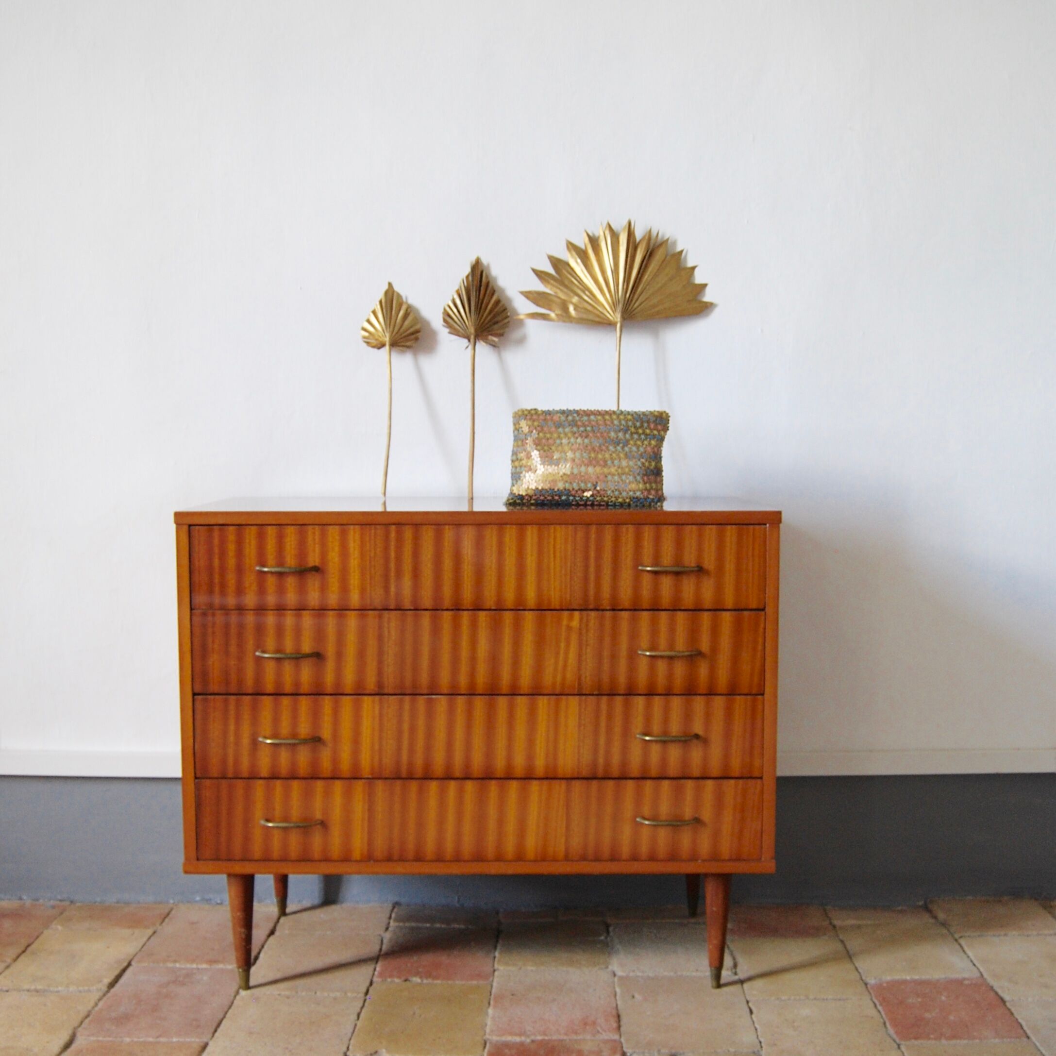 Dresser in blond varnished wood