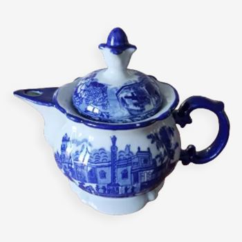 Blue and white Staffordshire England teapot!